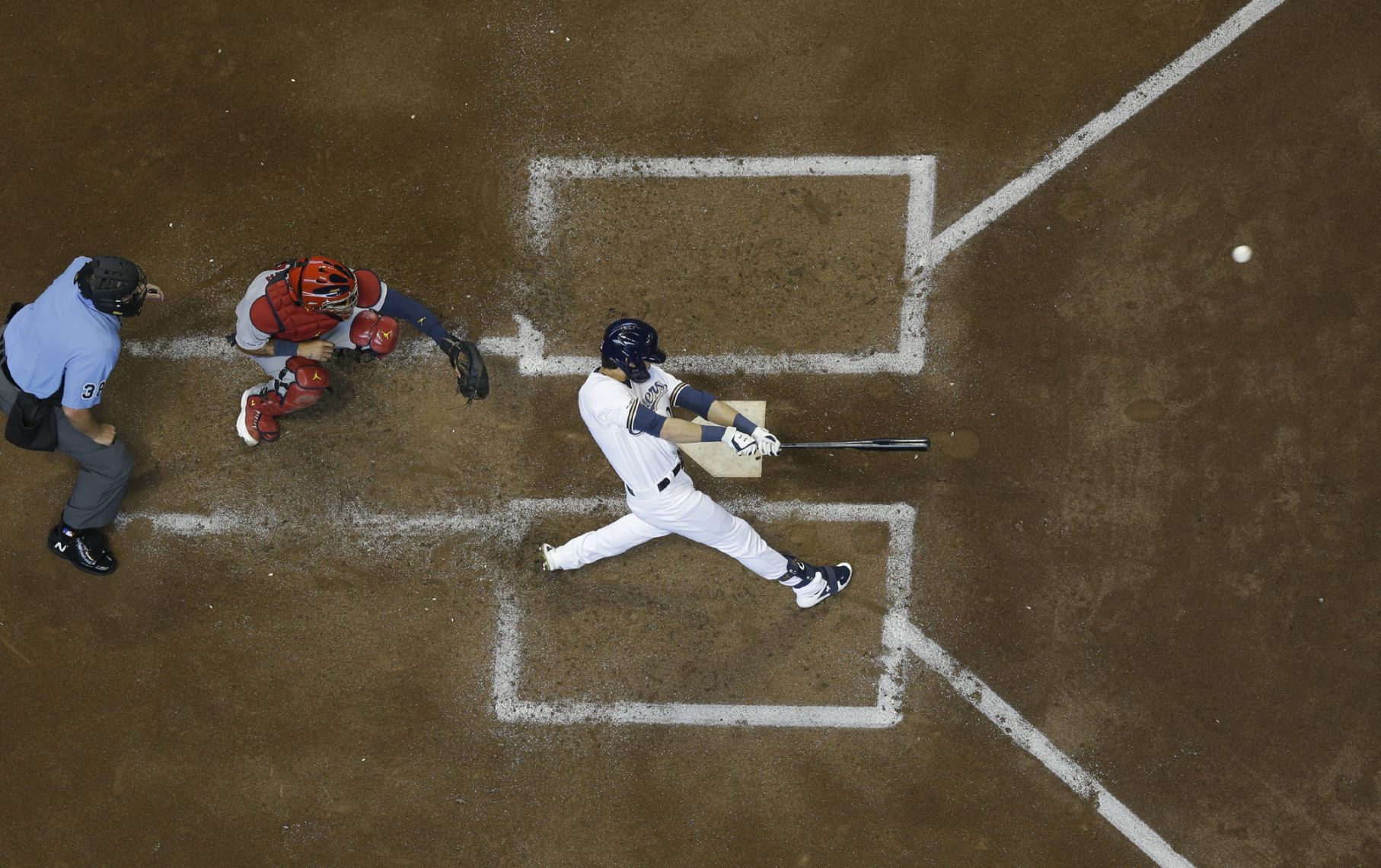 Cardinals, Brewers open baseball season